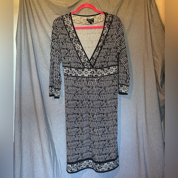 Max Edition White & Black Geometric 3/4 Sleeve V-Neck Dress Women’s Size Medium - Picture 2 of 6